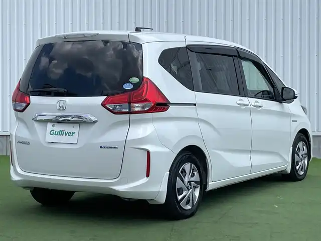 ホンダ フリード ハイブリット G ホンダセンシング 香川県 2017(平29)年 5.7万km ホワイトオーキッドパール 登録時走行距離；56574km/純正9インチナビ　（VXM-175VFNi）/・フルセグTV　CD/DVD/SD/Bluetooth/前後ドライブレコーダー/ETC/ホンダセンシング/衝突軽減ブレーキ/レーンキープアシスト/横滑り防止/アダプティブクルーズコントロール/バックカメラ/ステアリングスイッチ/両側パワースライドドア/プッシュスタート/純正フロアマット/純正15インチホイールキャップ