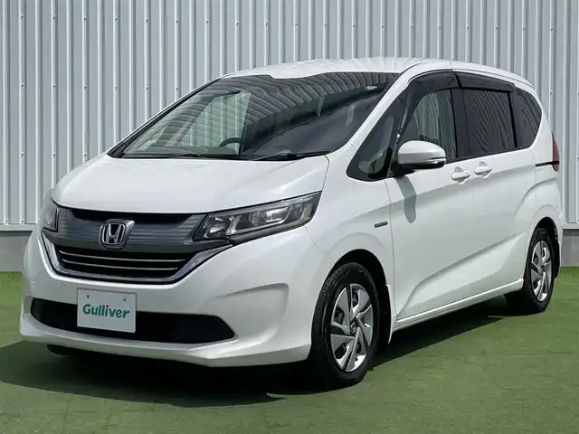 ホンダ フリード ハイブリット G ホンダセンシング 香川県 2017(平29)年 5.7万km ホワイトオーキッドパール 登録時走行距離；56574km/純正9インチナビ　（VXM-175VFNi）/・フルセグTV　CD/DVD/SD/Bluetooth/前後ドライブレコーダー/ETC/ホンダセンシング/衝突軽減ブレーキ/レーンキープアシスト/横滑り防止/アダプティブクルーズコントロール/バックカメラ/ステアリングスイッチ/両側パワースライドドア/プッシュスタート/純正フロアマット/純正15インチホイールキャップ