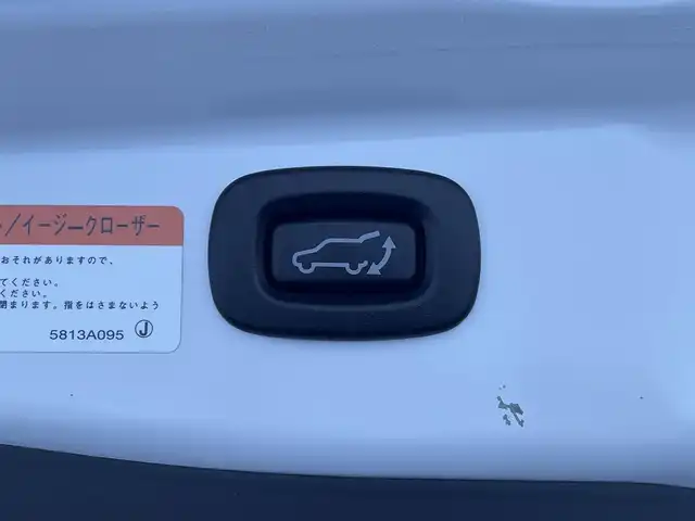 三菱 アウトランダー ＰＨＥＶ Sエディション 愛媛県 2019(令1)年 7.6万km シルキーホワイト 4WD/サンルーフ/レザーシート/ミツビシパワーサウンドシステム/純正メーカーナビ /(Bluetooth/USB/フルセグ)/アラウンドビューカメラ/レーダークルーズコントロール/ブラインドスポットモニター/衝突被害軽減システム/車線逸脱警報システム/パワーバックドア/前席パワーシート/前席シートヒーター/電動パーキングホールド/オートブレーキホールド/ETC/荷室＆後席AC1500V電源/後席USBソケット/LEDヘッドライト/フォグランプ/オートライト/革巻きステアリング/ステアリングヒーター/パドルシフト/ステアリングリモコン/プッシュスタート/スマートキー/スペアキー1本/純正ドアバイザー/純正フロアマット/電動格納ミラー