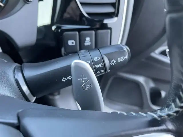 三菱 アウトランダー ＰＨＥＶ Sエディション 愛媛県 2019(令1)年 7.6万km シルキーホワイト 4WD/サンルーフ/レザーシート/ミツビシパワーサウンドシステム/純正メーカーナビ /(Bluetooth/USB/フルセグ)/アラウンドビューカメラ/レーダークルーズコントロール/ブラインドスポットモニター/衝突被害軽減システム/車線逸脱警報システム/パワーバックドア/前席パワーシート/前席シートヒーター/電動パーキングホールド/オートブレーキホールド/ETC/荷室＆後席AC1500V電源/後席USBソケット/LEDヘッドライト/フォグランプ/オートライト/革巻きステアリング/ステアリングヒーター/パドルシフト/ステアリングリモコン/プッシュスタート/スマートキー/スペアキー1本/純正ドアバイザー/純正フロアマット/電動格納ミラー