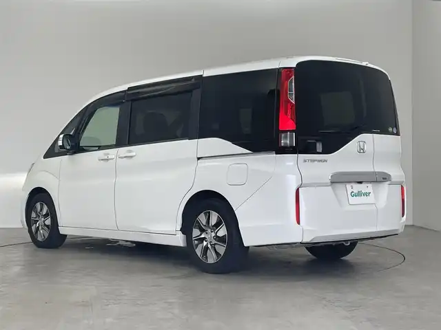 ホンダ ステップワゴン G EX 埼玉県 2015(平27)年 5.8万km ホワイトオーキッドパール 純正インターナビ/ CD DVD フルセグTV Bluetooth HDMI/11インチ純正フリップダウンモニター/バックカメラ/ステアリングスイッチ/衝突被害軽減システム/レーダークルーズコントロール/レーンキープアシスト/先行車発進お知らせ機能/横滑り防止システム/シートヒーター/わくわくゲート/LEDオートライト/ETC/スマートキー