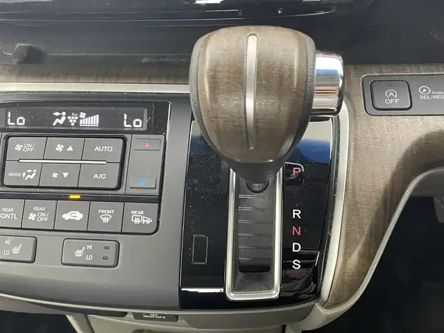 ホンダ ステップワゴン G EX 埼玉県 2015(平27)年 5.8万km ホワイトオーキッドパール 純正インターナビ/ CD DVD フルセグTV Bluetooth HDMI/11インチ純正フリップダウンモニター/バックカメラ/ステアリングスイッチ/衝突被害軽減システム/レーダークルーズコントロール/レーンキープアシスト/先行車発進お知らせ機能/横滑り防止システム/シートヒーター/わくわくゲート/LEDオートライト/ETC/スマートキー