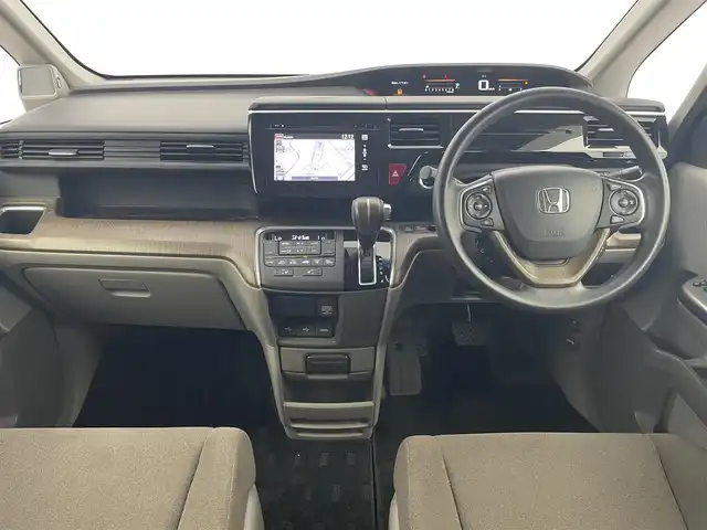 ホンダ ステップワゴン G EX 埼玉県 2015(平27)年 5.8万km ホワイトオーキッドパール 純正インターナビ/ CD DVD フルセグTV Bluetooth HDMI/11インチ純正フリップダウンモニター/バックカメラ/ステアリングスイッチ/衝突被害軽減システム/レーダークルーズコントロール/レーンキープアシスト/先行車発進お知らせ機能/横滑り防止システム/シートヒーター/わくわくゲート/LEDオートライト/ETC/スマートキー