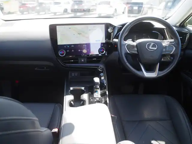 レクサス ＮＸ 350h バージョンL 千葉県 2022(令4)年 4.4万km ソニッククォーツ Lexus Safety System+/・プリクラッシュセーフティ/・レーンディパーチャーアラート/・レーンチェンジアシスト/・オートハイビーム/・レーダークルーズコントロール/・プロアクティブドライビングアシスト/・ブラインドスポットモニター/ヘッドアップディスプレイ/パワーバックドア/ブラックレザーシート/前席パワーシート/各席シートヒーター/純正コネクティッドナビ/地デジTV/【Bluetooth接続】/パノラミックビューモニター/ドライブレコーダー/（フロント:DRT-H68A　リア:DC-DR412）/ETC（2.0）/LEDヘッドライト/フォグライト/ウインカーミラー/革巻きステアリング/ステアリングスイッチ/パドルシフト/クリアランスソナー/純正18インチアルミホイル/サイド/カーテン/ニーエアバッグ/スマートキー