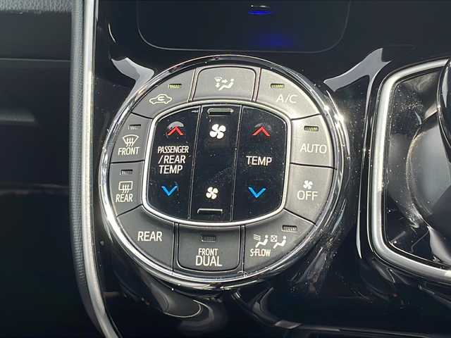 トヨタ ヴォクシー ハイブリッド ZS 煌Ⅲ 千葉県 2021(令3)年 3.5万km ブラック ＴＲＤエアロ　１８インチＡＷ　ＬＥＤライト　オートライト　ナビＮＳＺＴ－Ｗ６８Ｔ　シートヒーター　ハーフレザーシート　両側電動スライドドア　セーフティセンス　ＥＴＣ　ＵＳＢ　クルコン メッキパーツ