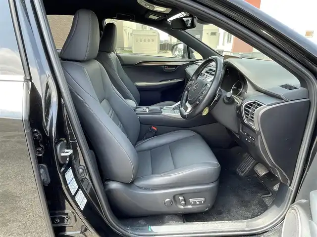 レクサス ＮＸ 300h スパイス&シック 道央・札幌 2020(令2)年 5万km グラファイトブラックガラスフレーク ４WD/ワンオーナー/純正メーカーナビ/CD/DVD/BT/フルセグ/プリクラッシュセーフティ/横滑り防止装置/レーダークルーズコントロール/レーンキープアシスト/クリアランスソナー/ブラインドスポットモニター/パーキングサポートブレーキ/ロードサインアシスト/パノラミックビューモニター/ビルトインETC2.0/ドライブレコーダー/自動防眩ミラー/DRIVEMODE切替/EVMODE/パワーバックドア/前席パワーシート/前席シートヒーター/前席エアシート/D席メモリーシート/レザーシート/革巻きステアリング/ステアリングリモコン/パドルシフト/ハンドルヒーター/AC100V/HUD/電動パーキング/ブレーキホールド/MTモード付AT/プッシュスタート/スマートキー/LEDヘッドライト/オートライト/オートハイビーム/フォグランプ/電動格納ミラー/ヒーテッドドアミラー/ウィンカーミラー/純正フロアマット/スペアキー
