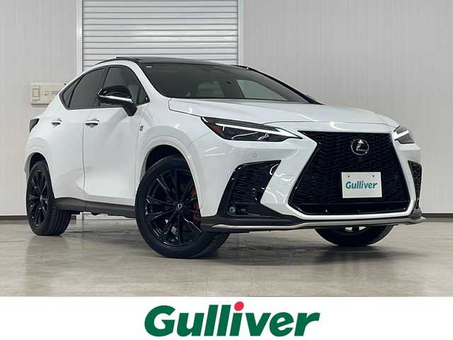 レクサス ＮＸ 350h Fスポーツ 熊本県 2023(令5)年 3.6万km ホワイトノーヴァガラスフレーク 純正14型ナビ（AM/FM/BT/USB/フルセグ）/全方位カメラ/ETC/ブラインドスポットモニター/ヘッドアップディスプレイ/レザーシート/D/N席パワーシート/D席メモリシート/シートヒーター/エアシート/ハンドルヒーター/衝突被害軽減システム/レーダークルーズコントロール/レーンキープアシスト/コーナーセンサー/横滑り防止装置/アイドリングストップ/純正アルミホイール/Fスポーツ専用オレンジキャリパ/社外フロアマット/オートLEDライト/オートマチックハイビーム/オートホールド付電子パーキング/革巻きステアリング/ステアリングスイッチ/パドルシフト/スマートキー