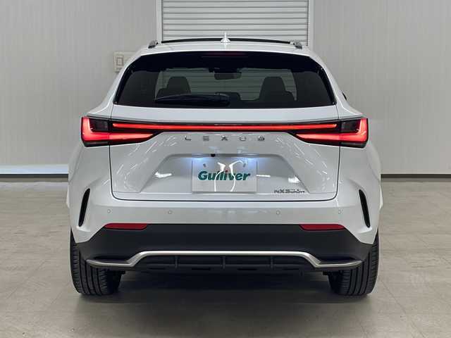 レクサス ＮＸ 350h Fスポーツ 熊本県 2023(令5)年 3.6万km ホワイトノーヴァガラスフレーク 純正14型ナビ（AM/FM/BT/USB/フルセグ）/全方位カメラ/ETC/ブラインドスポットモニター/ヘッドアップディスプレイ/レザーシート/D/N席パワーシート/D席メモリシート/シートヒーター/エアシート/ハンドルヒーター/衝突被害軽減システム/レーダークルーズコントロール/レーンキープアシスト/コーナーセンサー/横滑り防止装置/アイドリングストップ/純正アルミホイール/Fスポーツ専用オレンジキャリパ/社外フロアマット/オートLEDライト/オートマチックハイビーム/オートホールド付電子パーキング/革巻きステアリング/ステアリングスイッチ/パドルシフト/スマートキー