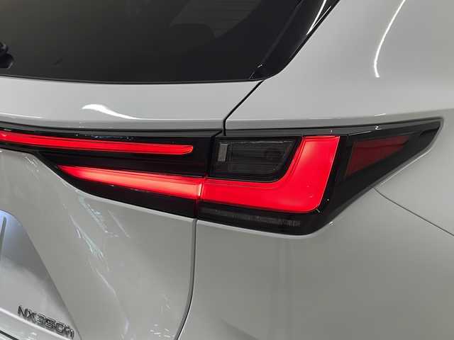 レクサス ＮＸ 350h Fスポーツ 熊本県 2023(令5)年 3.6万km ホワイトノーヴァガラスフレーク 純正14型ナビ（AM/FM/BT/USB/フルセグ）/全方位カメラ/ETC/ブラインドスポットモニター/ヘッドアップディスプレイ/レザーシート/D/N席パワーシート/D席メモリシート/シートヒーター/エアシート/ハンドルヒーター/衝突被害軽減システム/レーダークルーズコントロール/レーンキープアシスト/コーナーセンサー/横滑り防止装置/アイドリングストップ/純正アルミホイール/Fスポーツ専用オレンジキャリパ/社外フロアマット/オートLEDライト/オートマチックハイビーム/オートホールド付電子パーキング/革巻きステアリング/ステアリングスイッチ/パドルシフト/スマートキー