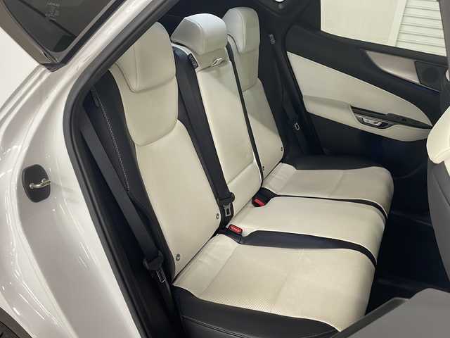 レクサス ＮＸ 350h Fスポーツ 熊本県 2023(令5)年 3.6万km ホワイトノーヴァガラスフレーク 純正14型ナビ（AM/FM/BT/USB/フルセグ）/全方位カメラ/ETC/ブラインドスポットモニター/ヘッドアップディスプレイ/レザーシート/D/N席パワーシート/D席メモリシート/シートヒーター/エアシート/ハンドルヒーター/衝突被害軽減システム/レーダークルーズコントロール/レーンキープアシスト/コーナーセンサー/横滑り防止装置/アイドリングストップ/純正アルミホイール/Fスポーツ専用オレンジキャリパ/社外フロアマット/オートLEDライト/オートマチックハイビーム/オートホールド付電子パーキング/革巻きステアリング/ステアリングスイッチ/パドルシフト/スマートキー