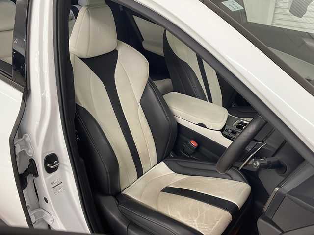 レクサス ＮＸ 350h Fスポーツ 熊本県 2023(令5)年 3.6万km ホワイトノーヴァガラスフレーク 純正14型ナビ（AM/FM/BT/USB/フルセグ）/全方位カメラ/ETC/ブラインドスポットモニター/ヘッドアップディスプレイ/レザーシート/D/N席パワーシート/D席メモリシート/シートヒーター/エアシート/ハンドルヒーター/衝突被害軽減システム/レーダークルーズコントロール/レーンキープアシスト/コーナーセンサー/横滑り防止装置/アイドリングストップ/純正アルミホイール/Fスポーツ専用オレンジキャリパ/社外フロアマット/オートLEDライト/オートマチックハイビーム/オートホールド付電子パーキング/革巻きステアリング/ステアリングスイッチ/パドルシフト/スマートキー