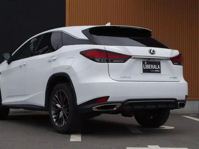 レクサス ＲＸ 300 Fスポーツ 埼玉県 2020(令2)年 5.6万km ホワイトノーヴァガラスフレーク レッド/ブラックレザーシート /アダプティブクルーズコントロール /LSS+ /三眼LED /ヘッドアップディスプレイ /CarPlay /パークセンサー /ブラインドスポットモニター /バックカメラ /純正ナビ /ドラレコ /ETC /フルセグTV /シートヒーター/ベンチレーション