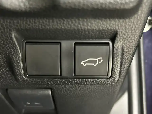 トヨタ カローラ クロス ハイブリッド Z 福岡県 2023(令5)年 1.6万km スパークリングブラックパールクリスタルシャイン 純正10.5インチディスプレイオーディオ/AM FM BT/フルセグテレビ/バックモニター/トヨタセーフティセンス/ハーフレザーシート/シートヒーター（D/N)/パワーシート（D）/ETC/ブレーキホールド/パワーバックドア/革巻きステアリング/ステアリングスイッチ/LEDヘッドライト/オートライト/純正18インチアルミホイール