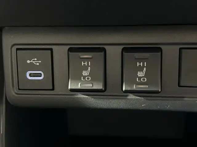 トヨタ カローラ クロス ハイブリッド Z 福岡県 2023(令5)年 1.6万km スパークリングブラックパールクリスタルシャイン 純正10.5インチディスプレイオーディオ/AM FM BT/フルセグテレビ/バックモニター/トヨタセーフティセンス/ハーフレザーシート/シートヒーター（D/N)/パワーシート（D）/ETC/ブレーキホールド/パワーバックドア/革巻きステアリング/ステアリングスイッチ/LEDヘッドライト/オートライト/純正18インチアルミホイール