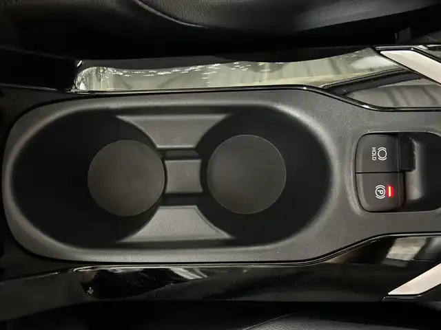 トヨタ カローラ クロス ハイブリッド Z 福岡県 2023(令5)年 1.6万km スパークリングブラックパールクリスタルシャイン 純正10.5インチディスプレイオーディオ/AM FM BT/フルセグテレビ/バックモニター/トヨタセーフティセンス/ハーフレザーシート/シートヒーター（D/N)/パワーシート（D）/ETC/ブレーキホールド/パワーバックドア/革巻きステアリング/ステアリングスイッチ/LEDヘッドライト/オートライト/純正18インチアルミホイール
