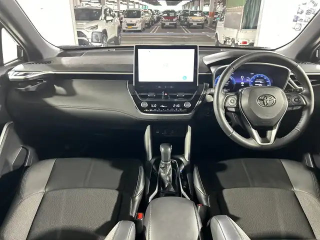 トヨタ カローラ クロス ハイブリッド Z 福岡県 2023(令5)年 1.6万km スパークリングブラックパールクリスタルシャイン 純正10.5インチディスプレイオーディオ/AM FM BT/フルセグテレビ/バックモニター/トヨタセーフティセンス/ハーフレザーシート/シートヒーター（D/N)/パワーシート（D）/ETC/ブレーキホールド/パワーバックドア/革巻きステアリング/ステアリングスイッチ/LEDヘッドライト/オートライト/純正18インチアルミホイール
