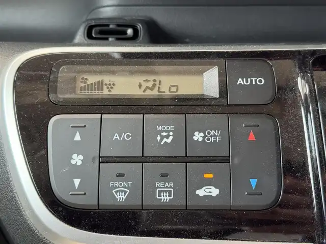 ホンダ Ｎ ＢＯＸ カスタム SSパッケージ 千葉県 2015(平27)年 3.4万km プレミアムホワイトパールⅡ 社外ナビ　/【型式：AVIC-MRZ02】/ＣＤ/ＳＤ/ワンセグ　/バックカメラ　スマートキー　/両側パワースライドドア　/純正アルミホイール　/キセノンヘッドライト　/オートライト/純正フロアマット　/ダブルサイドエアバック　/ABS　/後席ロールサンシェード