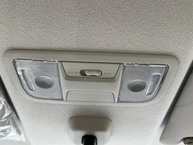 ホンダ Ｎ ＢＯＸ カスタム SSパッケージ 千葉県 2015(平27)年 3.4万km プレミアムホワイトパールⅡ 社外ナビ　/【型式：AVIC-MRZ02】/ＣＤ/ＳＤ/ワンセグ　/バックカメラ　スマートキー　/両側パワースライドドア　/純正アルミホイール　/キセノンヘッドライト　/オートライト/純正フロアマット　/ダブルサイドエアバック　/ABS　/後席ロールサンシェード