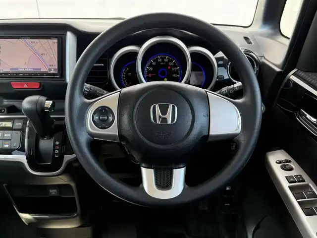 ホンダ Ｎ ＢＯＸ カスタム SSパッケージ 千葉県 2015(平27)年 3.4万km プレミアムホワイトパールⅡ 社外ナビ　/【型式：AVIC-MRZ02】/ＣＤ/ＳＤ/ワンセグ　/バックカメラ　スマートキー　/両側パワースライドドア　/純正アルミホイール　/キセノンヘッドライト　/オートライト/純正フロアマット　/ダブルサイドエアバック　/ABS　/後席ロールサンシェード