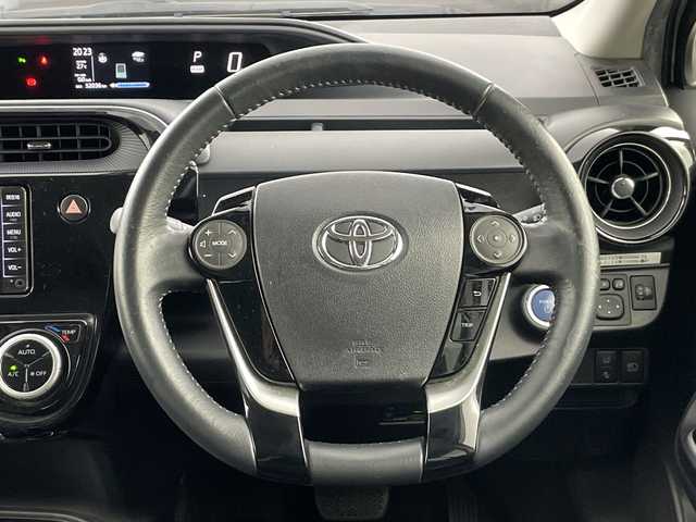 トヨタ アクア クロスオーバー 愛知県 2019(令1)年 5.2万km シルバーM 禁煙車/純正ナビ【NSCN-W68】/（Bluetooth・CD・ワンセグ・AUX）/バックカメラ/衝突軽減ブレーキ/横滑り防止装置/レーンキープアシスト/前後コーナーセンサー/前方ドライブレコーダー/ハーフレザーシート/ETC/オートマチックハイビーム/盗難防止装置/スマートキー/プッシュスタート