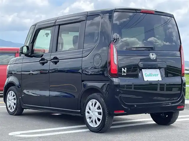 ホンダ Ｎ ＢＯＸ 佐賀県 2024(令6)年 0.7万km クリスタルブラックパール 純正8型ナビゲーション/・AM/FM/Bluetooth/CD/DVD/フルセグTV/・Apple Car Play/Android Auto/・バックカメラ/USB入力端子/前後録画ドライブレコーダー/片側パワースライドドア/LEDヘッドライト/・オートマチックハイビーム/プッシュスタート/スマートキー/ETC/純正フロアマット/純正ドアバイザー/新車保証書/取扱説明書/ホンダセンシング /レーダークルーズコントロール/コーナーセンサー/衝突被害軽減ブレーキ