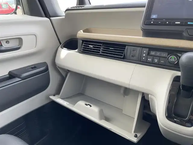 ホンダ Ｎ ＢＯＸ 佐賀県 2024(令6)年 0.7万km クリスタルブラックパール 純正8型ナビゲーション/・AM/FM/Bluetooth/CD/DVD/フルセグTV/・Apple Car Play/Android Auto/・バックカメラ/USB入力端子/前後録画ドライブレコーダー/片側パワースライドドア/LEDヘッドライト/・オートマチックハイビーム/プッシュスタート/スマートキー/ETC/純正フロアマット/純正ドアバイザー/新車保証書/取扱説明書/ホンダセンシング /レーダークルーズコントロール/コーナーセンサー/衝突被害軽減ブレーキ