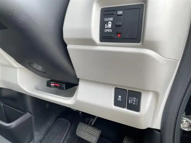 ホンダ Ｎ ＢＯＸ 佐賀県 2024(令6)年 0.7万km クリスタルブラックパール 純正8型ナビゲーション/・AM/FM/Bluetooth/CD/DVD/フルセグTV/・Apple Car Play/Android Auto/・バックカメラ/USB入力端子/前後録画ドライブレコーダー/片側パワースライドドア/LEDヘッドライト/・オートマチックハイビーム/プッシュスタート/スマートキー/ETC/純正フロアマット/純正ドアバイザー/新車保証書/取扱説明書/ホンダセンシング /レーダークルーズコントロール/コーナーセンサー/衝突被害軽減ブレーキ