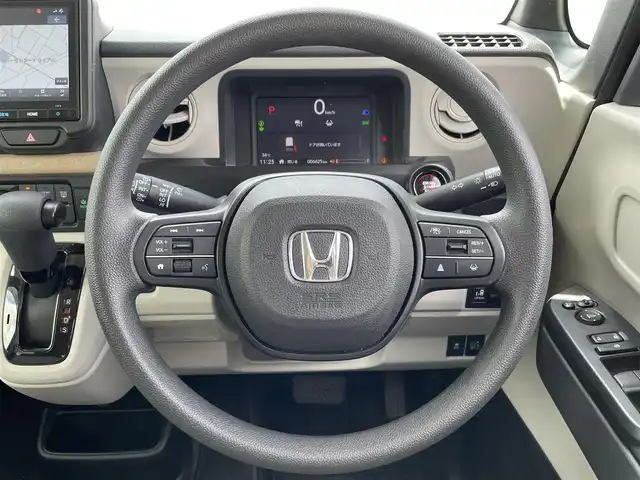 ホンダ Ｎ ＢＯＸ 佐賀県 2024(令6)年 0.7万km クリスタルブラックパール 純正8型ナビゲーション/・AM/FM/Bluetooth/CD/DVD/フルセグTV/・Apple Car Play/Android Auto/・バックカメラ/USB入力端子/前後録画ドライブレコーダー/片側パワースライドドア/LEDヘッドライト/・オートマチックハイビーム/プッシュスタート/スマートキー/ETC/純正フロアマット/純正ドアバイザー/新車保証書/取扱説明書/ホンダセンシング /レーダークルーズコントロール/コーナーセンサー/衝突被害軽減ブレーキ