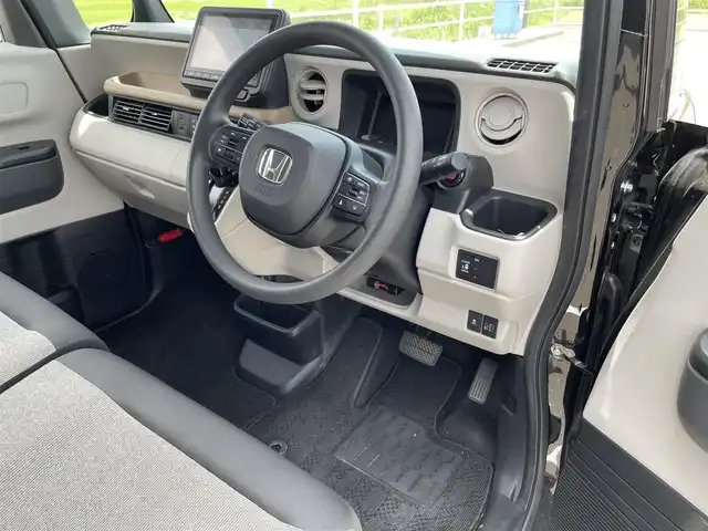 ホンダ Ｎ ＢＯＸ 佐賀県 2024(令6)年 0.7万km クリスタルブラックパール 純正8型ナビゲーション/・AM/FM/Bluetooth/CD/DVD/フルセグTV/・Apple Car Play/Android Auto/・バックカメラ/USB入力端子/前後録画ドライブレコーダー/片側パワースライドドア/LEDヘッドライト/・オートマチックハイビーム/プッシュスタート/スマートキー/ETC/純正フロアマット/純正ドアバイザー/新車保証書/取扱説明書/ホンダセンシング /レーダークルーズコントロール/コーナーセンサー/衝突被害軽減ブレーキ
