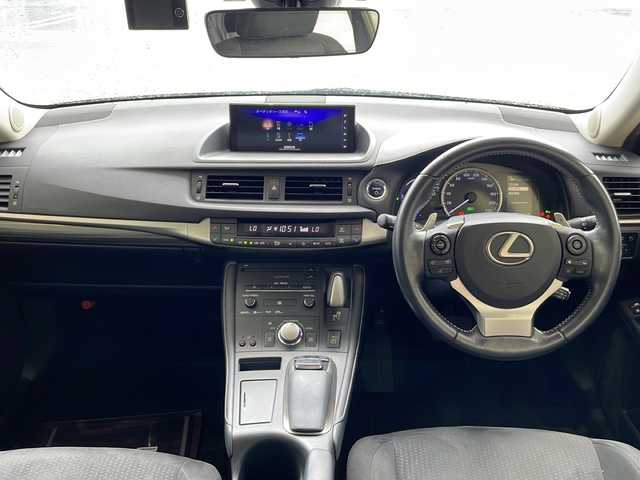 レクサス ＣＴ 200h バージョンC 愛知県 2018(平30)年 4.7万km レッドマイカクリスタルシャイン レクサスセーフティシステム/衝突軽減システム/純正SDナビ（SDなし）/レーダークルーズコントロール/シートヒーター/CD /DVD/Bluetooth/フルセグ/バックカメラ/パワーシート/コーナーセンサー/純正アルミホイール/ETC２．０/LEDヘッドライト/パドルシフト/ドライブレコーダー/ステアリングスイッチ/スマートキー/プッシュスタート