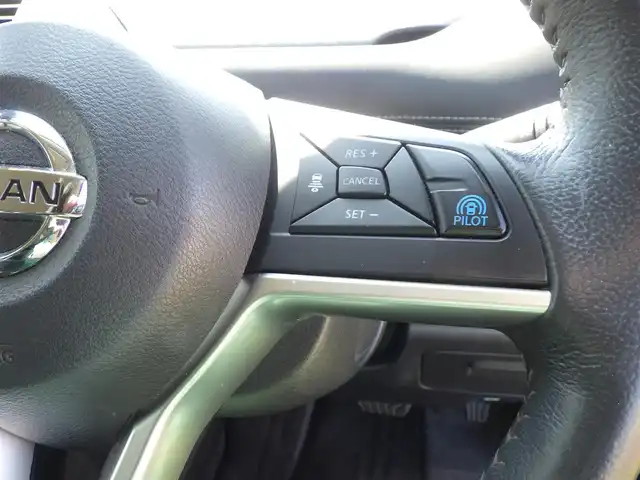 日産 セレナ ハイウェイスター プロパイロットED 千葉県 2016(平28)年 7.5万km アズライトブルー エマージェンシーブレーキ/プロパイロット/インテリジェントクルーズコントロール/ハンズフリー両側パワースライドドア/9インチ純正SDナビ/地デジTV/【BD/DVD/CD再生機能　Bluetooth接続】/バックカメラ/ドライブレコーダー（前後撮影）/革巻きステアリング/ステアリングスイッチ/ETC/LEDヘッドライト/フォグライト/ウインカーミラー/コーナーセンサー/純正16インチアルミホイル/サイド/カーテンエアバッグ/インテリジェントキー