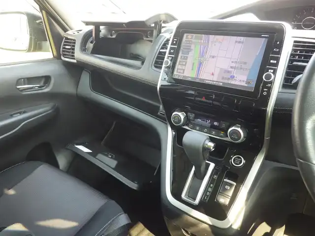 日産 セレナ ハイウェイスター プロパイロットED 千葉県 2016(平28)年 7.5万km アズライトブルー エマージェンシーブレーキ/プロパイロット/インテリジェントクルーズコントロール/ハンズフリー両側パワースライドドア/9インチ純正SDナビ/地デジTV/【BD/DVD/CD再生機能　Bluetooth接続】/バックカメラ/ドライブレコーダー（前後撮影）/革巻きステアリング/ステアリングスイッチ/ETC/LEDヘッドライト/フォグライト/ウインカーミラー/コーナーセンサー/純正16インチアルミホイル/サイド/カーテンエアバッグ/インテリジェントキー