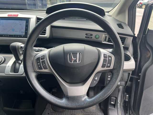 ホンダ フリード ハイブリット ジャストセレクション 神奈川県 2014(平26)年 6.4万km プレミアムスパークルブラックパール 【(株)IDOMが運営する【じしゃロン相模原店】の自社ローン対象車両になります。こちらは現金ご利用時の価格です。自社ローンご希望の方は別途その旨お申付け下さい。】/純正ナビ/CD/DVD/Bluetooth/TV/バックカメラ/両側パワースライドドア/オートライト/キセノンライト/純正フロアマット/クルーズコントロール/電動格納ミラー/ステアリングスイッチ/ETC/スマートキー