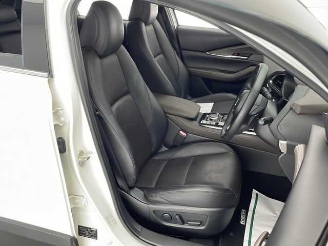 マツダ ＣＸ－３０ XD Lパッケージ 宮崎県 2020(令2)年 2.8万km スノーフレイクホワイトパールマイカ 禁煙車/衝突被害軽減ブレーキ/純正8.8型ディスプレイオーディオナビTV/（CD/DVD/Bluetooth/FMAM/フルセグTV)/純正バックカメラ/純正ETC/純正LEDオートライト/純正LEDフォグ/純正16インチアルミ/純正フロアマット/全方位モニター/茶本革シート/アダプティブクルーズコントロール/レーンディパーチャーアラート/ブラインドスポットモニター/クリアランスソナー/ヘッドアップディスプレイ/パワーバックドア/前席パワーシート/シートヒーター/ステアリングヒーター/本革巻ハンドル/パドルシフト/スマートキー/プッシュエンジンスタート/スペアキー/取扱い説明書/ナビ取扱い説明書
