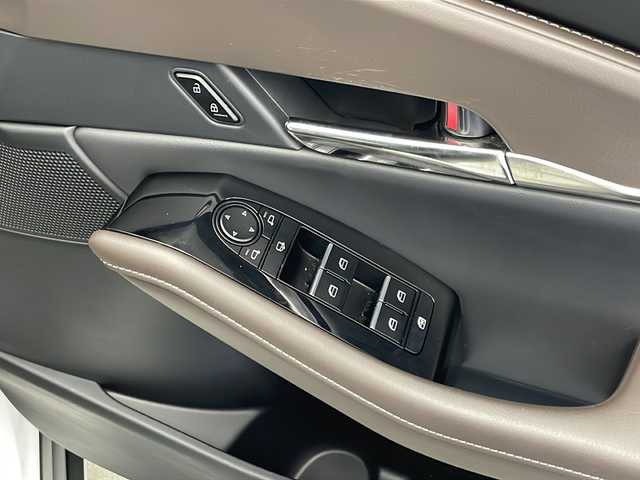 マツダ ＣＸ－３０ XD Lパッケージ 宮崎県 2020(令2)年 2.8万km スノーフレイクホワイトパールマイカ 禁煙車/衝突被害軽減ブレーキ/純正8.8型ディスプレイオーディオナビTV/（CD/DVD/Bluetooth/FMAM/フルセグTV)/純正バックカメラ/純正ETC/純正LEDオートライト/純正LEDフォグ/純正16インチアルミ/純正フロアマット/全方位モニター/茶本革シート/アダプティブクルーズコントロール/レーンディパーチャーアラート/ブラインドスポットモニター/クリアランスソナー/ヘッドアップディスプレイ/パワーバックドア/前席パワーシート/シートヒーター/ステアリングヒーター/本革巻ハンドル/パドルシフト/スマートキー/プッシュエンジンスタート/スペアキー/取扱い説明書/ナビ取扱い説明書