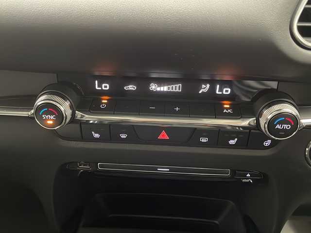 マツダ ＣＸ－３０ XD Lパッケージ 宮崎県 2020(令2)年 2.8万km スノーフレイクホワイトパールマイカ 禁煙車/衝突被害軽減ブレーキ/純正8.8型ディスプレイオーディオナビTV/（CD/DVD/Bluetooth/FMAM/フルセグTV)/純正バックカメラ/純正ETC/純正LEDオートライト/純正LEDフォグ/純正16インチアルミ/純正フロアマット/全方位モニター/茶本革シート/アダプティブクルーズコントロール/レーンディパーチャーアラート/ブラインドスポットモニター/クリアランスソナー/ヘッドアップディスプレイ/パワーバックドア/前席パワーシート/シートヒーター/ステアリングヒーター/本革巻ハンドル/パドルシフト/スマートキー/プッシュエンジンスタート/スペアキー/取扱い説明書/ナビ取扱い説明書