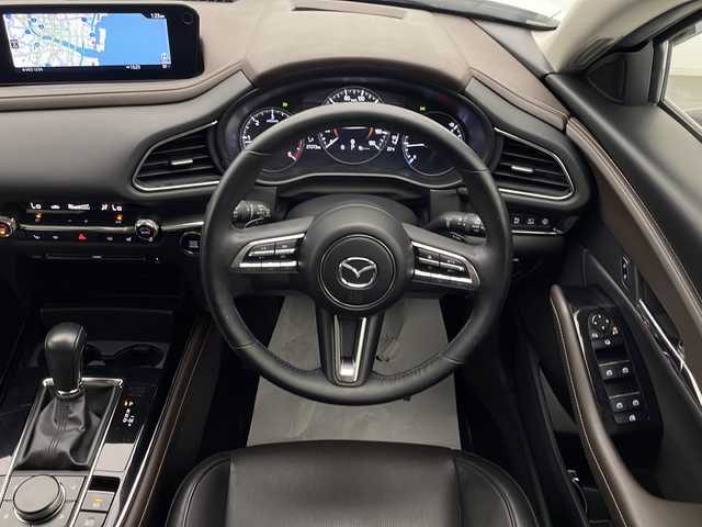 マツダ ＣＸ－３０ XD Lパッケージ 宮崎県 2020(令2)年 2.8万km スノーフレイクホワイトパールマイカ 禁煙車/衝突被害軽減ブレーキ/純正8.8型ディスプレイオーディオナビTV/（CD/DVD/Bluetooth/FMAM/フルセグTV)/純正バックカメラ/純正ETC/純正LEDオートライト/純正LEDフォグ/純正16インチアルミ/純正フロアマット/全方位モニター/茶本革シート/アダプティブクルーズコントロール/レーンディパーチャーアラート/ブラインドスポットモニター/クリアランスソナー/ヘッドアップディスプレイ/パワーバックドア/前席パワーシート/シートヒーター/ステアリングヒーター/本革巻ハンドル/パドルシフト/スマートキー/プッシュエンジンスタート/スペアキー/取扱い説明書/ナビ取扱い説明書