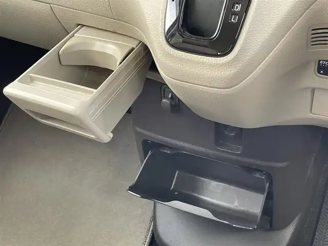 ホンダ Ｎ ＢＯＸ G L ホンダセンシング 佐賀県 2019(平31)年 6.1万km プラチナホワイトパール ワンオーナー/社外SDナビゲーション/・フルセグTV/CD/DVD/SD/Bluetooth/バックカメラ/前方ドライブレコーダー/ビルトインETC/両側パワースライドドア/後席サンシェード/ISOFIX対応/ステアリングリモコン/純正LEDヘッドライト/・オートマチックハイビーム/純正LEDフォグランプ/純正フロアマット/純正ドアバイザ―/新車保証書/取扱説明書/スペアキー１本/ホンダセンシング/・アダプティブクルーズコントロール/・衝突被害軽減ブレーキ/・先行車発進お知らせ機能/・路外逸脱抑制機能/・標識認識機能