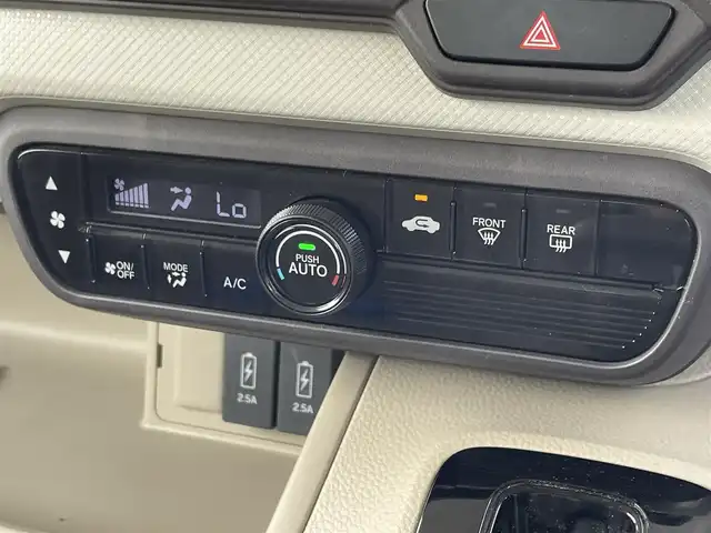 ホンダ Ｎ ＢＯＸ G L ホンダセンシング 佐賀県 2019(平31)年 6.1万km プラチナホワイトパール ワンオーナー/社外SDナビゲーション/・フルセグTV/CD/DVD/SD/Bluetooth/バックカメラ/前方ドライブレコーダー/ビルトインETC/両側パワースライドドア/後席サンシェード/ISOFIX対応/ステアリングリモコン/純正LEDヘッドライト/・オートマチックハイビーム/純正LEDフォグランプ/純正フロアマット/純正ドアバイザ―/新車保証書/取扱説明書/スペアキー１本/ホンダセンシング/・アダプティブクルーズコントロール/・衝突被害軽減ブレーキ/・先行車発進お知らせ機能/・路外逸脱抑制機能/・標識認識機能