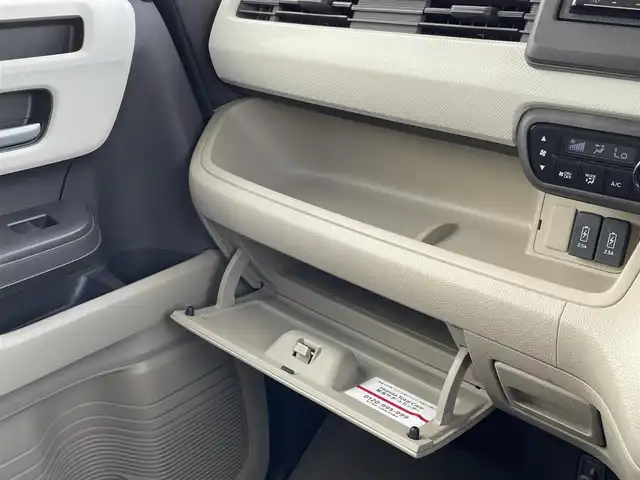 ホンダ Ｎ ＢＯＸ G L ホンダセンシング 佐賀県 2019(平31)年 6.1万km プラチナホワイトパール ワンオーナー/社外SDナビゲーション/・フルセグTV/CD/DVD/SD/Bluetooth/バックカメラ/前方ドライブレコーダー/ビルトインETC/両側パワースライドドア/後席サンシェード/ISOFIX対応/ステアリングリモコン/純正LEDヘッドライト/・オートマチックハイビーム/純正LEDフォグランプ/純正フロアマット/純正ドアバイザ―/新車保証書/取扱説明書/スペアキー１本/ホンダセンシング/・アダプティブクルーズコントロール/・衝突被害軽減ブレーキ/・先行車発進お知らせ機能/・路外逸脱抑制機能/・標識認識機能