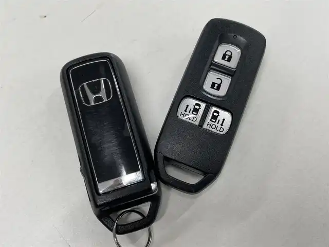 ホンダ Ｎ ＢＯＸ G L ホンダセンシング 佐賀県 2019(平31)年 6.1万km プラチナホワイトパール ワンオーナー/社外SDナビゲーション/・フルセグTV/CD/DVD/SD/Bluetooth/バックカメラ/前方ドライブレコーダー/ビルトインETC/両側パワースライドドア/後席サンシェード/ISOFIX対応/ステアリングリモコン/純正LEDヘッドライト/・オートマチックハイビーム/純正LEDフォグランプ/純正フロアマット/純正ドアバイザ―/新車保証書/取扱説明書/スペアキー１本/ホンダセンシング/・アダプティブクルーズコントロール/・衝突被害軽減ブレーキ/・先行車発進お知らせ機能/・路外逸脱抑制機能/・標識認識機能
