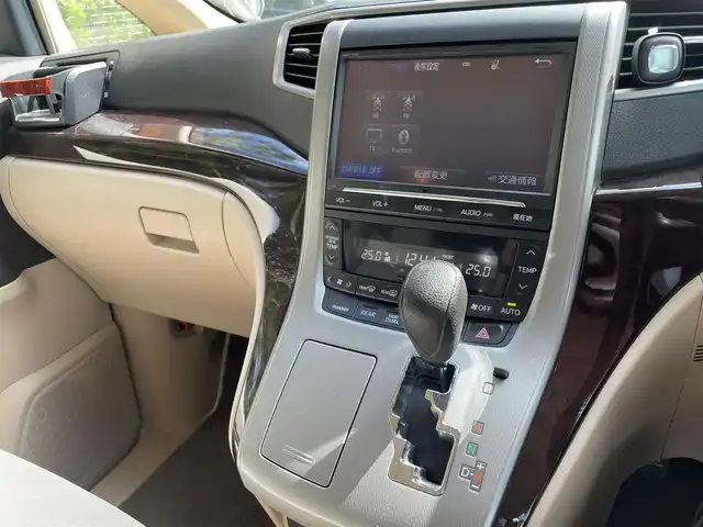 トヨタ アルファード 240X 栃木県 2015(平27)年 14.6万km ホワイトパールクリスタルシャイン (株)IDOMが運営する【じしゃロン宇都宮店】の自社ローン専用車両になります。こちらは現金またはオートローンご利用時の価格です。自社ローンご希望の方は別途その旨お申付け下さい/禁煙車/モデリスタエアロ/純正ＳＤナビ/Ｂｌｕｅｔｏｏｔｈ接続/ＣＤ／ＤＶＤ/バックカメラ/後席用モニター/両側パワースライドドア/プッシュスタート/スマートキー/ＥＴＣ/コーナーセンサー