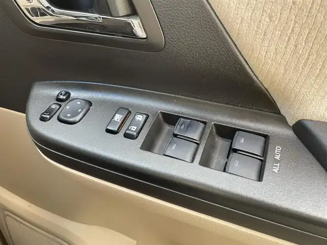 トヨタ アルファード 240X 栃木県 2015(平27)年 14.6万km ホワイトパールクリスタルシャイン (株)IDOMが運営する【じしゃロン宇都宮店】の自社ローン専用車両になります。こちらは現金またはオートローンご利用時の価格です。自社ローンご希望の方は別途その旨お申付け下さい/禁煙車/モデリスタエアロ/純正ＳＤナビ/Ｂｌｕｅｔｏｏｔｈ接続/ＣＤ／ＤＶＤ/バックカメラ/後席用モニター/両側パワースライドドア/プッシュスタート/スマートキー/ＥＴＣ/コーナーセンサー