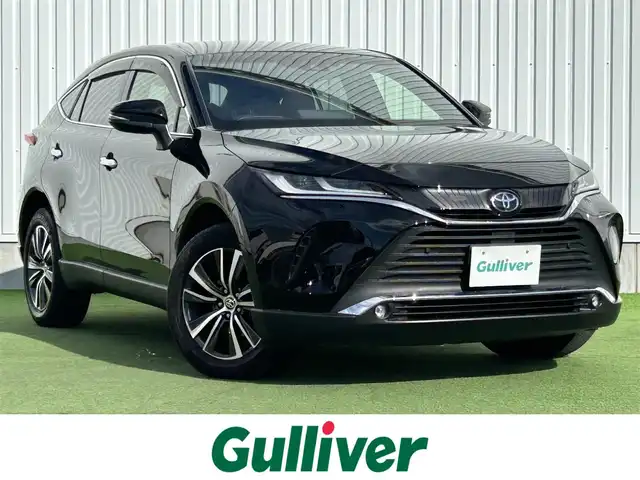 トヨタ ハリアー G 香川県 2021(令3)年 4万km ブラック パノラミックビューモニター/ブラインドスポットモニター/12.3インチディスプレイオーディオ（コネクティッドナビ対応）/【AM/FM/Bluetooth/フルセグTV】/トヨタセーフティセンス/→プリクラッシュセーフティ（衝突被害軽減ブレーキ）/→レーンディパーチャーアラート（車線逸脱警報）/→レーントレーシングアシスト（車線中央維持支援）/→アダプティブクルーズコントロール/→オートマチックハイビーム/クリアランスソナー（前後）/電動リアゲート/ドライブスタートコントロール/安心降車アシスト（SEA）/パーキングサポートブレーキ/デジタルインナーミラー/ハーフレザーシート/パワーシート/ビルトインETC/ステアリングリモコン/LEDオートライト/LEDフォグランプ/オートハイビーム/純正16インチアルミホイール/純正USBポート/100Vコンセント/スマートキー