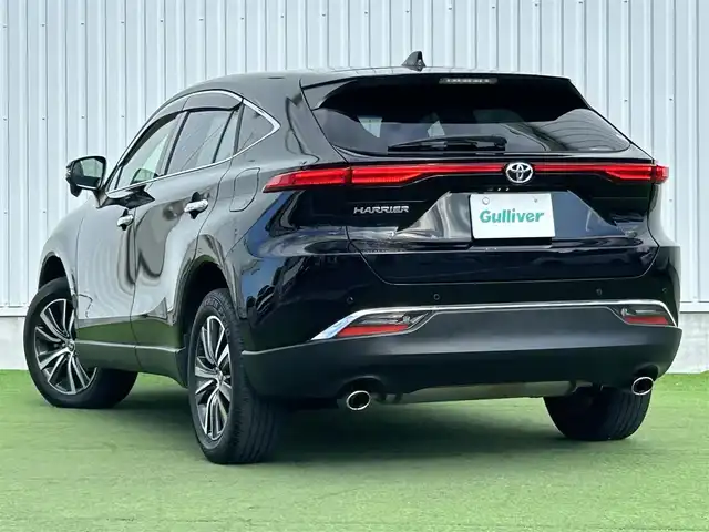 トヨタ ハリアー G 香川県 2021(令3)年 4万km ブラック パノラミックビューモニター/ブラインドスポットモニター/12.3インチディスプレイオーディオ（コネクティッドナビ対応）/【AM/FM/Bluetooth/フルセグTV】/トヨタセーフティセンス/→プリクラッシュセーフティ（衝突被害軽減ブレーキ）/→レーンディパーチャーアラート（車線逸脱警報）/→レーントレーシングアシスト（車線中央維持支援）/→アダプティブクルーズコントロール/→オートマチックハイビーム/クリアランスソナー（前後）/電動リアゲート/ドライブスタートコントロール/安心降車アシスト（SEA）/パーキングサポートブレーキ/デジタルインナーミラー/ハーフレザーシート/パワーシート/ビルトインETC/ステアリングリモコン/LEDオートライト/LEDフォグランプ/オートハイビーム/純正16インチアルミホイール/純正USBポート/100Vコンセント/スマートキー