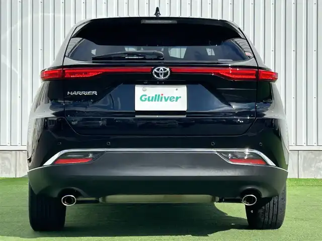 トヨタ ハリアー G 香川県 2021(令3)年 4万km ブラック パノラミックビューモニター/ブラインドスポットモニター/12.3インチディスプレイオーディオ（コネクティッドナビ対応）/【AM/FM/Bluetooth/フルセグTV】/トヨタセーフティセンス/→プリクラッシュセーフティ（衝突被害軽減ブレーキ）/→レーンディパーチャーアラート（車線逸脱警報）/→レーントレーシングアシスト（車線中央維持支援）/→アダプティブクルーズコントロール/→オートマチックハイビーム/クリアランスソナー（前後）/電動リアゲート/ドライブスタートコントロール/安心降車アシスト（SEA）/パーキングサポートブレーキ/デジタルインナーミラー/ハーフレザーシート/パワーシート/ビルトインETC/ステアリングリモコン/LEDオートライト/LEDフォグランプ/オートハイビーム/純正16インチアルミホイール/純正USBポート/100Vコンセント/スマートキー