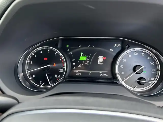 トヨタ ハリアー G 香川県 2021(令3)年 4万km ブラック パノラミックビューモニター/ブラインドスポットモニター/12.3インチディスプレイオーディオ（コネクティッドナビ対応）/【AM/FM/Bluetooth/フルセグTV】/トヨタセーフティセンス/→プリクラッシュセーフティ（衝突被害軽減ブレーキ）/→レーンディパーチャーアラート（車線逸脱警報）/→レーントレーシングアシスト（車線中央維持支援）/→アダプティブクルーズコントロール/→オートマチックハイビーム/クリアランスソナー（前後）/電動リアゲート/ドライブスタートコントロール/安心降車アシスト（SEA）/パーキングサポートブレーキ/デジタルインナーミラー/ハーフレザーシート/パワーシート/ビルトインETC/ステアリングリモコン/LEDオートライト/LEDフォグランプ/オートハイビーム/純正16インチアルミホイール/純正USBポート/100Vコンセント/スマートキー