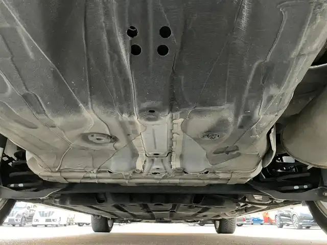 ホンダ シャトル ハイブリッド Z 静岡県 2015(平27)年 4.2万km ホワイトオーキッドパール 純正ナビ(CD/DVD/BT/フルセグ)/バックカメラ/ドライブレコーダー前後・全方位/ETC/エンジンスタートボタン/パワーステアリング/パワーウィンドウ/アイドリングストップ/パドルシフト/寒冷地仕様/保証書/取扱説明書/スマートキー/スペアキー１本/クルーズコントロール/純正フロアマット/ハーフレザーシート/D席N席シートヒーター/ルーフレール/純正アルミホイール/ABS/横滑り防止装置/オートライト/LEDヘッドライト/W+サイドエアバッグ/カーテンエアバッグ/衝突軽減システム/デジタルインナーミラー