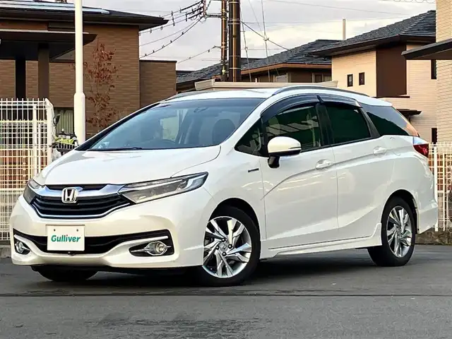 ホンダ シャトル ハイブリッド Z 静岡県 2015(平27)年 4.2万km ホワイトオーキッドパール 純正ナビ(CD/DVD/BT/フルセグ)/バックカメラ/ドライブレコーダー前後・全方位/ETC/エンジンスタートボタン/パワーステアリング/パワーウィンドウ/アイドリングストップ/パドルシフト/寒冷地仕様/保証書/取扱説明書/スマートキー/スペアキー１本/クルーズコントロール/純正フロアマット/ハーフレザーシート/D席N席シートヒーター/ルーフレール/純正アルミホイール/ABS/横滑り防止装置/オートライト/LEDヘッドライト/W+サイドエアバッグ/カーテンエアバッグ/衝突軽減システム/デジタルインナーミラー