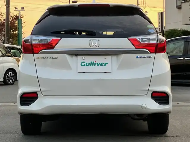 ホンダ シャトル ハイブリッド Z 静岡県 2015(平27)年 4.2万km ホワイトオーキッドパール 純正ナビ(CD/DVD/BT/フルセグ)/バックカメラ/ドライブレコーダー前後・全方位/ETC/エンジンスタートボタン/パワーステアリング/パワーウィンドウ/アイドリングストップ/パドルシフト/寒冷地仕様/保証書/取扱説明書/スマートキー/スペアキー１本/クルーズコントロール/純正フロアマット/ハーフレザーシート/D席N席シートヒーター/ルーフレール/純正アルミホイール/ABS/横滑り防止装置/オートライト/LEDヘッドライト/W+サイドエアバッグ/カーテンエアバッグ/衝突軽減システム/デジタルインナーミラー
